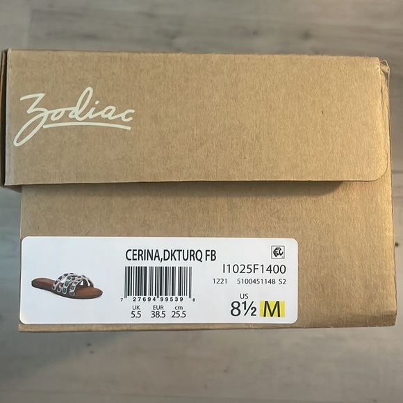 RAFFIA SANDALS NEW IN BOX - Picture 3 of 6